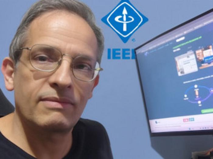 Marcos Alves, fundador e CEO da Hal-AI, ao lado do logotipo do IEEE e de um monitor com a plataforma aberta.
